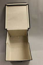 Load image into Gallery viewer, JUNELILY Collapsable Lidded Storage Boxes with Handle - Set of 5 - Used