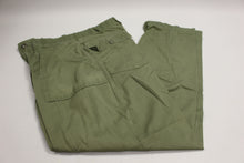 Load image into Gallery viewer, US Army Man's Utility Green Pants / Trousers - OG-507 - Size: 32 x 31 - Used