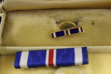Load image into Gallery viewer, WWII US Distinguished Flying Cross Medal Set - Used