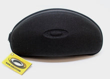 Load image into Gallery viewer, Oakley Hard Nylon Ballistic Array Zipper Case for Goggles - 11-152 - Black - New