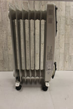 Load image into Gallery viewer, Pelonis Electric Oil Filled Radiator Heater - 1500 Watt - Used