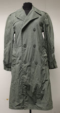 Load image into Gallery viewer, US Army Men&#39;s All Weather Trenchcoat/Raincoat - 8405-00-965-2146 - 34R - Used