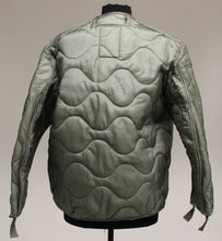 Load image into Gallery viewer, US Military Cold Weather Coat Liner - 8415-01-527-7317 - Medium - Used