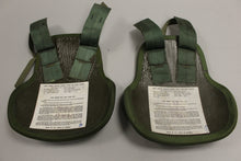 Load image into Gallery viewer, 1970's US Army Ground Troops Small Arms-Fragmentation Protective Body Armor Vest with Front-Back Plates - 8470-141-0947 - Medium Regular