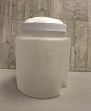Load image into Gallery viewer, 2 Quart Twist Top Food Storage - 8 cups - Used