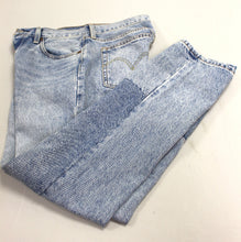 Load image into Gallery viewer, Levi Men's 501 Premium Blue Jeans - 28 x 30 - Used
