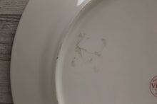 Load image into Gallery viewer, Vietri Italy Christmas Snow Day Chop Plate/Platter - 13 Inches - Used