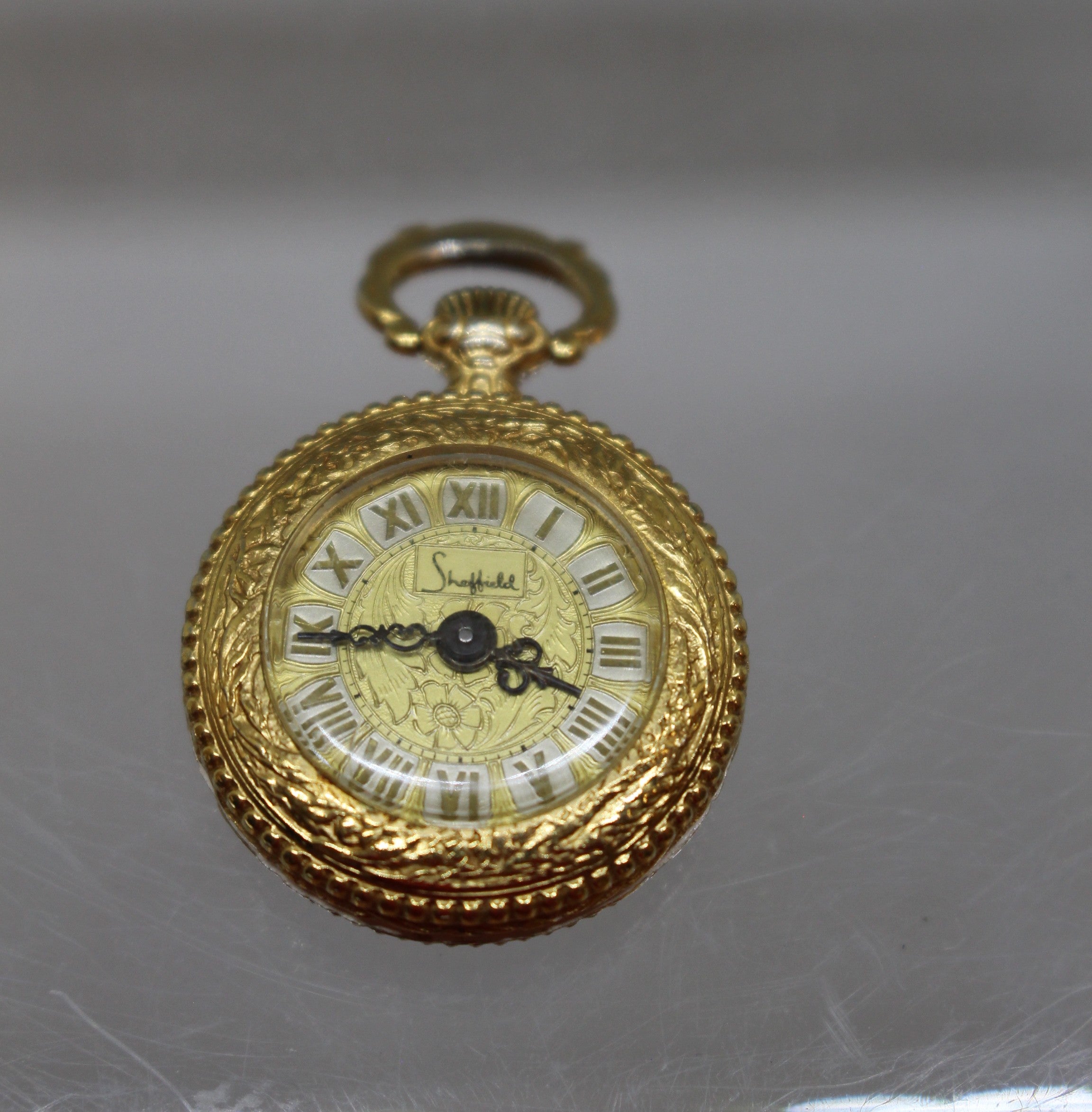 Gold and Multicolor Women\'s Sheffield Watch Vintage Womens Sheffield Swiss Made Gold Tone Pocket Watch  main image 4