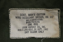 Load image into Gallery viewer, Vintage 1962 Vietnam Era Man's Cotton Wind Resistant Sateen Coat - Small Regular