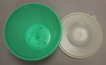 Load image into Gallery viewer, Tupperware Crisp-It Lettuce Keeper with Lid &amp; Spike - Jadeite Green - Used
