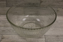 Load image into Gallery viewer, Pyrex Sculpted Ribbed 2.5-Quart Mixing Bowl - 10 Cup - 2.5 Liter - 7403-S - Used
