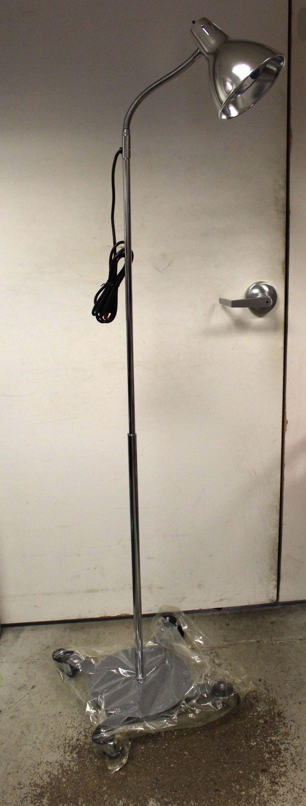 1698 Exam Lamp with Mobile Base - 6530-01-506-5246 - Used
