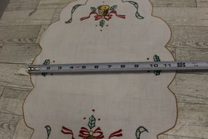 Vintage Christmas Embroidered Oval Dolly Placemat - Set of 2 - Scallops - Used