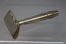 Load image into Gallery viewer, Vintage Men&#39;s Double Sided Razor - Set of 2 - Used