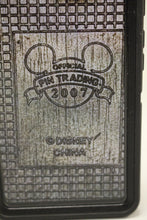 Load image into Gallery viewer, Disneyland 2007 Feliz Navidad Donald Duck Pin - Used