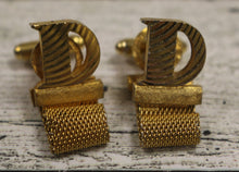 Load image into Gallery viewer, Vintage Dante &quot;D&quot; Monogram Initial Letter Mesh Wraparound Cuff Links - Used