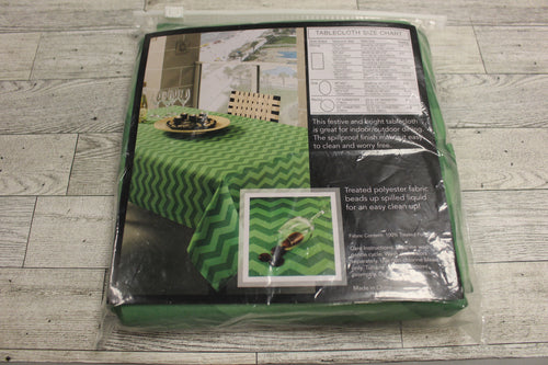 Vintage Geometric Round Tablecloth - Zig Zag - Green - Used