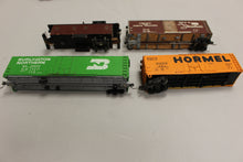 Load image into Gallery viewer, Lot of 18 Vintage Train Cars - Some for Parts - Used