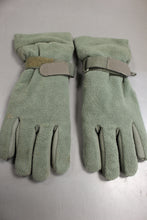 Load image into Gallery viewer, Military Issued Style 1160 Gloves - Size Medium - New