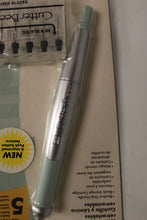 Load image into Gallery viewer, Cutter Bee Retractable Knife &amp; Blades - Set of 5 blades - New
