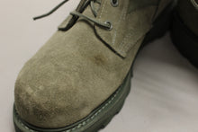 Load image into Gallery viewer, US Air Force Vibraum ASTMF2413 Boots - Size: 7 R - Used