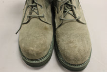 Load image into Gallery viewer, US Air Force Vibraum ASTMF2413 Boots - Size: 7 R - Used