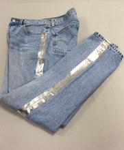 Load image into Gallery viewer, Levi Men's 501 Blue Jeans - 32 x 30 - Used