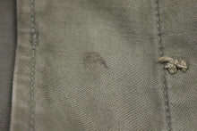 Load image into Gallery viewer, Vintage US Military M-1943 Field Jacket - Size 40R - Used