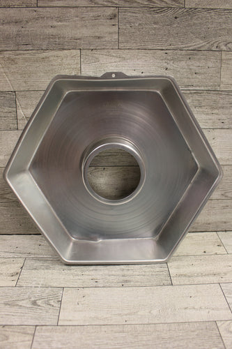 1973 Wilton Hexagon 502-305 10” Cake Pan - Chicago 60643 - Used