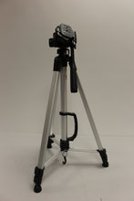 Load image into Gallery viewer, VISTA Explorer Lightweight Professional Tripod - Includes Carry Bag - Used