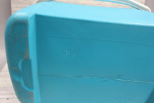 Load image into Gallery viewer, Igloo Island Breeze 28 Quart / 26 Liter Personal Cooler - Teal &amp; White - Used