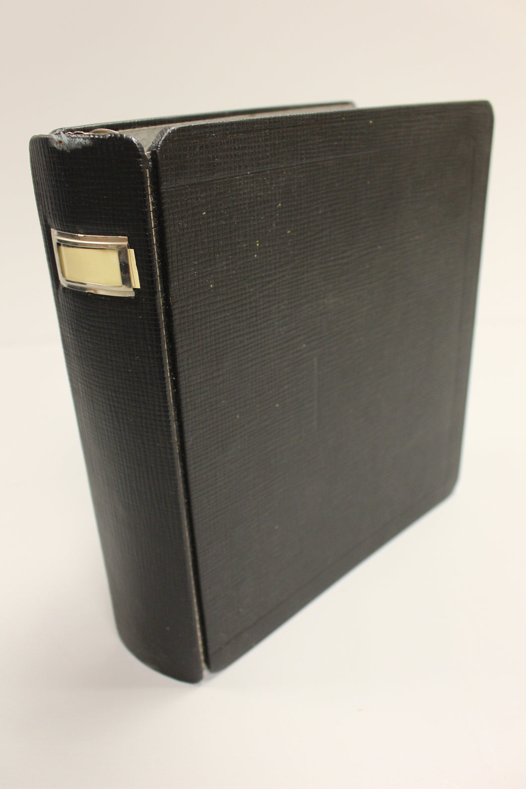 World Wide Products Round 3 Ring Binder - L2-7643 1/2 - Used