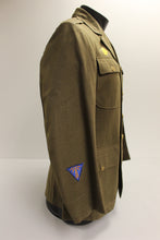 Load image into Gallery viewer, WWII US Army Enlisted Dress Coat Jacket - Used