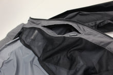 Load image into Gallery viewer, Columbia Men's Lightweight Two Tone Windbreaker Jacket - Large - Used