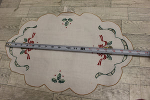 Vintage Christmas Embroidered Oval Dolly Placemat - Set of 2 - Scallops - Used