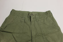 Load image into Gallery viewer, US Army Man's Utility Green Pants / Trousers - OG-507 - Size: 28 x 29 - Used