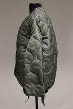 Load image into Gallery viewer, US Military Cold Weather Coat Liner - 8415-01-527-7317 - Medium - Used