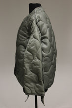 Load image into Gallery viewer, US Military Cold Weather Coat Liner- 8415-01-527-7319 - Large - Used