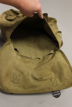 Load image into Gallery viewer, Vintage Atlantic Products Co. US Musette Bag - 1941 - Used