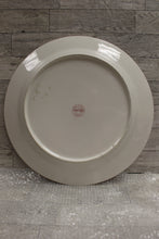 Load image into Gallery viewer, Vietri Italy Christmas Snow Day Chop Plate/Platter - 13 Inches - Used