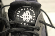Load image into Gallery viewer, Women&#39;s Nike Air Huarache Shoes - Size 8 - 634835-006 - Used