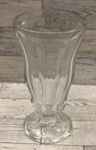 Load image into Gallery viewer, Anchor Hocking 12 Oz Soda Tumbler Fountainware Glass - Clear - Used