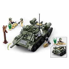 Load image into Gallery viewer, WWII Soviet T-34 Battle Tank Building Brick Kit - 687 Pieces - New