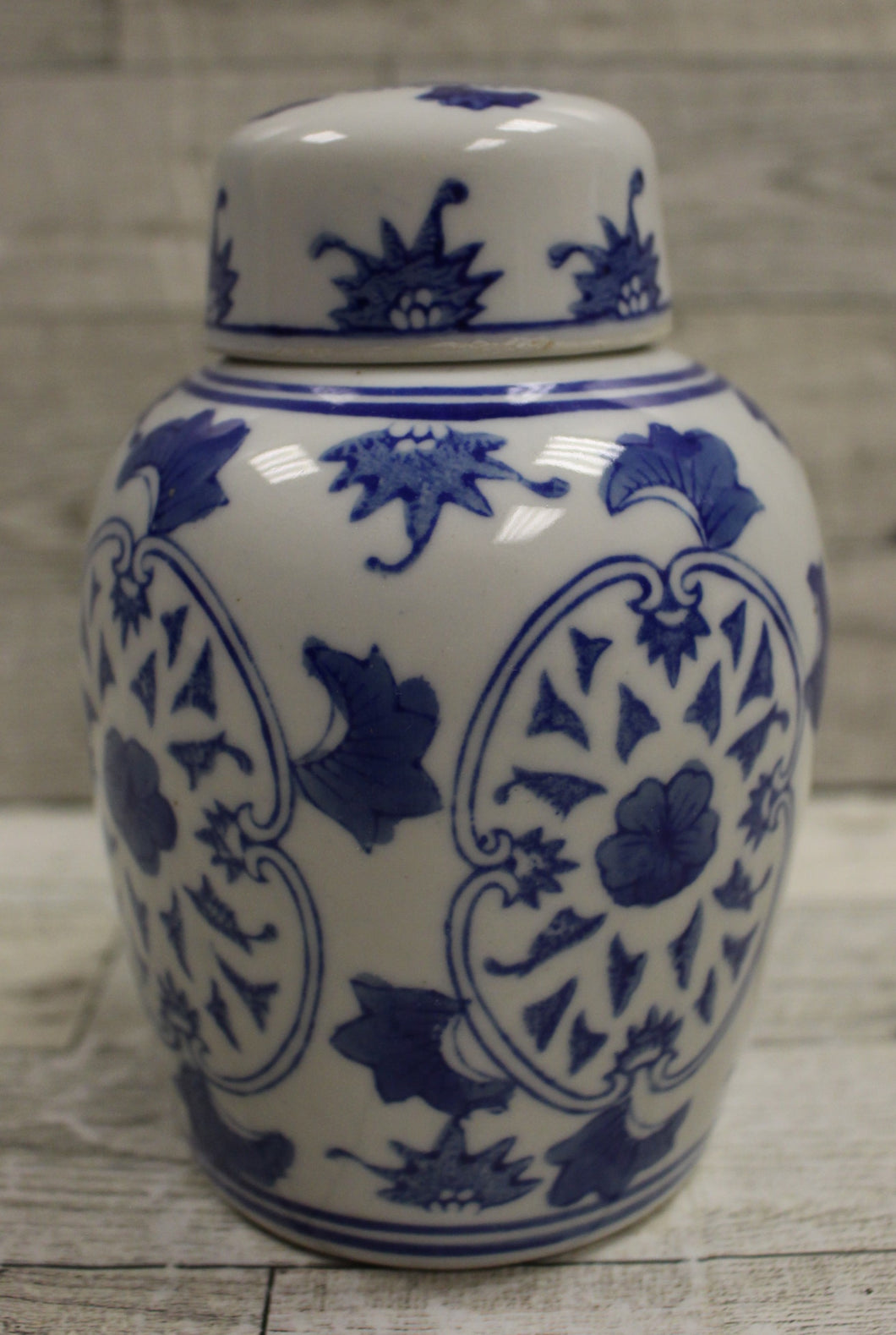 Chinese Porcelain Ginger Jar with Lid - Blue & White - Used