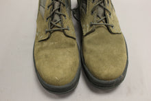 Load image into Gallery viewer, US Air Force Vibraum ASTMF2413 Boots - Size: 7-1/2 W - Used