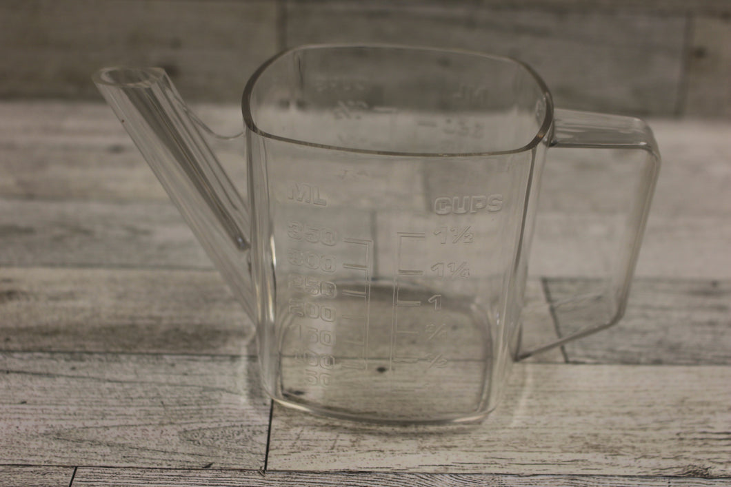 Vintage Arrow Measuring Cup - Measures cups & mL - Unique Pouring Spout - Used