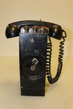 Load image into Gallery viewer, WWII US Army Field Phone/Signal Corps Telephone - EE-8 - with Case - Used