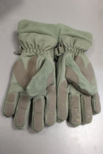Load image into Gallery viewer, Military Issued Style 1160 Gloves - Size Medium - New