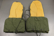 Load image into Gallery viewer, Artic Extreme Cold Weather Mitten Set with Liners - 8415-00-782-6716 - Medium