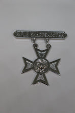 Load image into Gallery viewer, Marine Corps Qualification Badge: Rifle Sharpshooter - Used